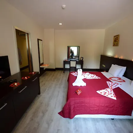 Hotel Seashell Resort Otel & Spa 4*